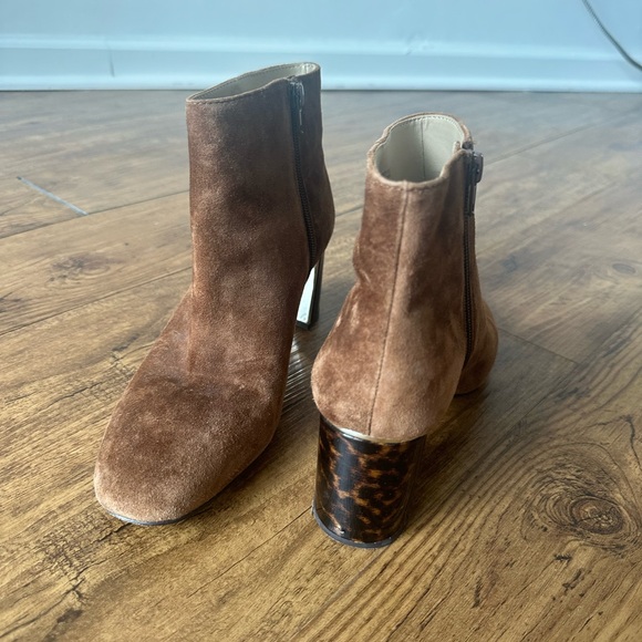 Brown suede bootie, tortoise shell heel - Picture 1 of 5